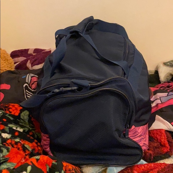 Large adidas gym bag - Picture 4 of 6